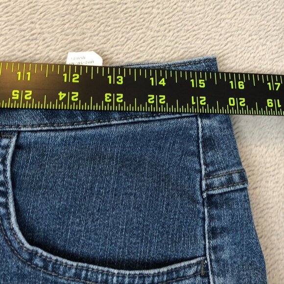 Lee Riders Women's Capri Jeans Size 6M Blue Denim Relaxed Casual Classic Y2K - Picture 5 of 12